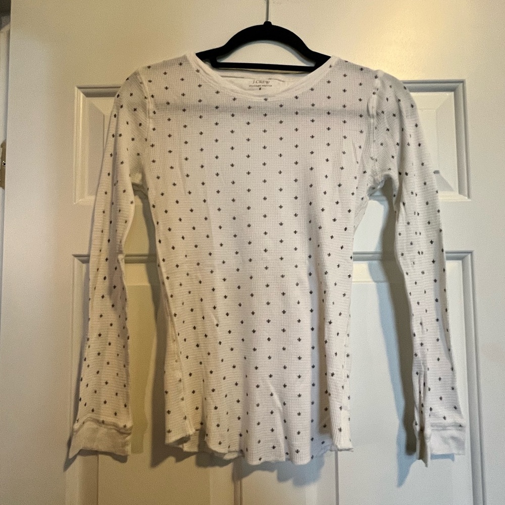 J. Crew waffle tee. size M. white waffle with navy fleur du lis pattern.